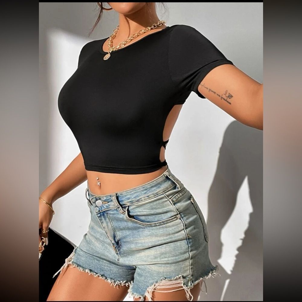 Solid tie black crop tee